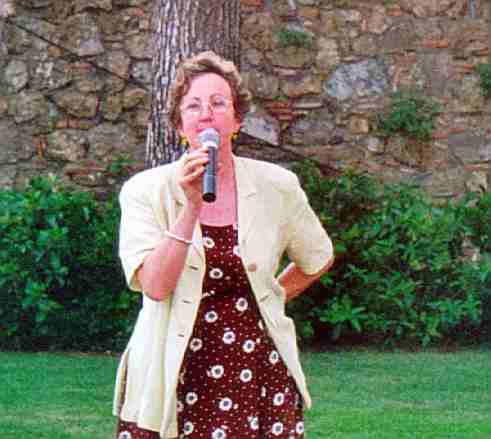 Dolors lvarez durante el cierre del curso 1998-99