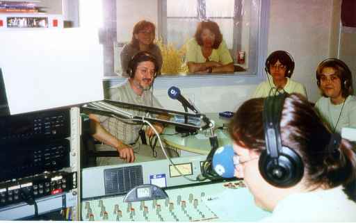 Un momento de la grabacin en el estudio de la emisora.