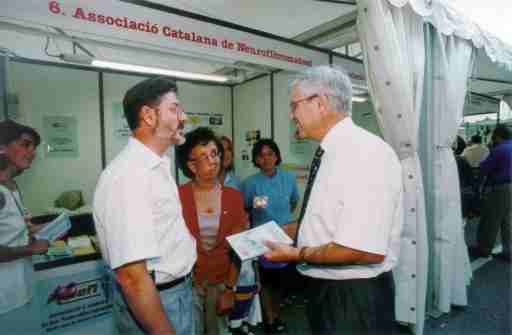 El alcalde de Barcelona Joan Clos en el stand de ACNefi