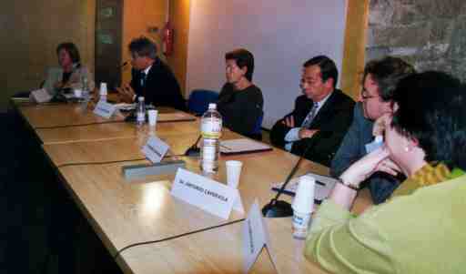 Después de las ponencias, se constituyó una mesa redonda, moderada por la Dra. Maria Palacín