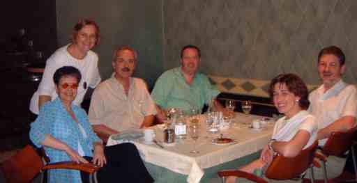 La noche anterior en un hotel de Madrid de izquierda a derecha: Rosario (Porfirias), la Dra. Teresa Pampols, Teo Mayayo (Sani-Red), Moises Abascaal (FEDER) , la Dra. Elvira Bel y Francesc Valenzuela