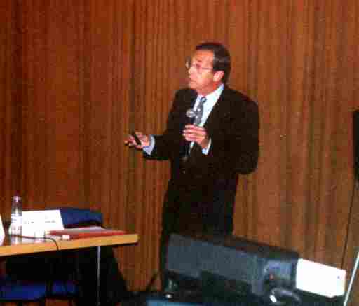 El Dr. Bartumeus durante una de nuestras conferncias